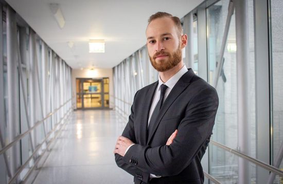 Photo: Dr Stefan Scheller receives this year's Best Doctoral Student of the Magdeburg Medical Faculty award for his doctoral thesis on HIV cures. Photographer: J.Riedel