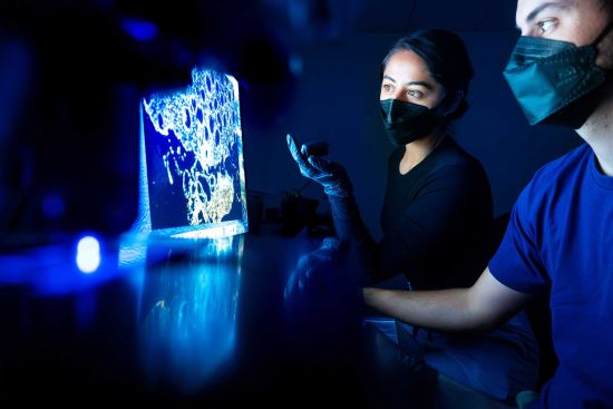 UCSF staff research associates work on UCSF�s Long-term Impact of Infection with Novel Coronavirus (LIINC) project. Photo by Noah Berger