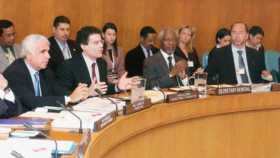 The Global Media AIDS Initiative “summit” at the United Nations included (from left to right): Mel Karmazin, Viacom; Drew Altman, KFF; U.N. Secretary-General Kofi Annan, and UNAIDS Executive Director Dr. Peter Piot, among others. (Photo from KFF.) The Global Media AIDS Initiative summit
